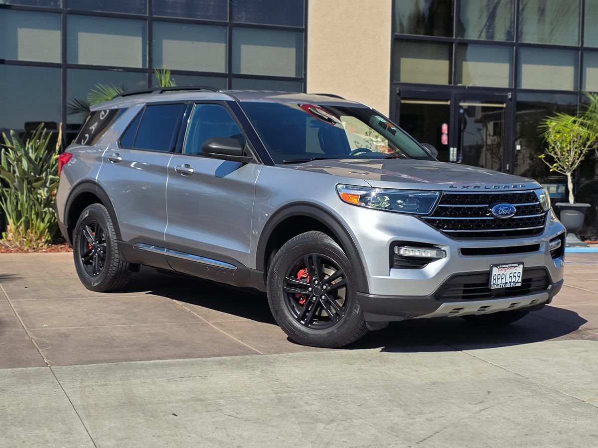 Used 2020 Ford Explorer XLT w/ Equipment Group 202A AWD/4WD image 3