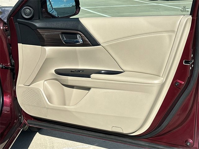 Used 2017 Honda Accord SE image 13