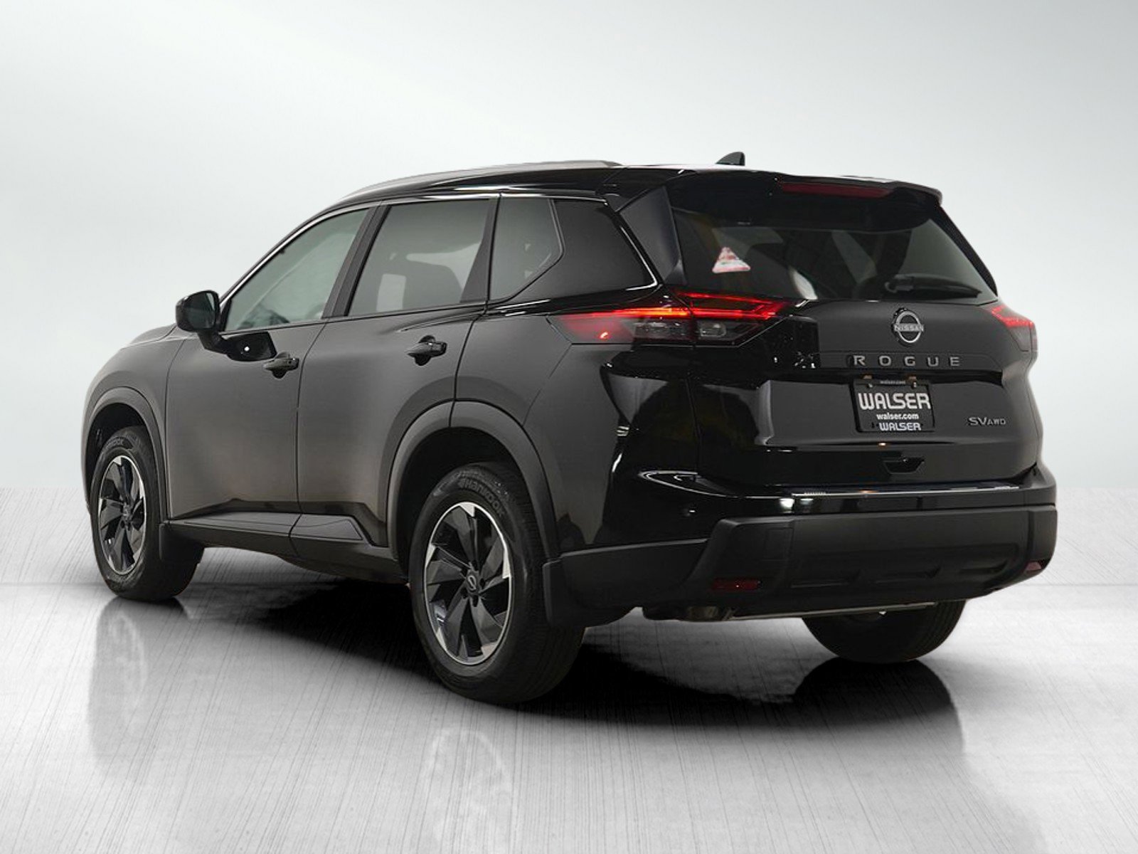 Used 2024 Nissan Rogue SV w/ SV Premium Package image 3