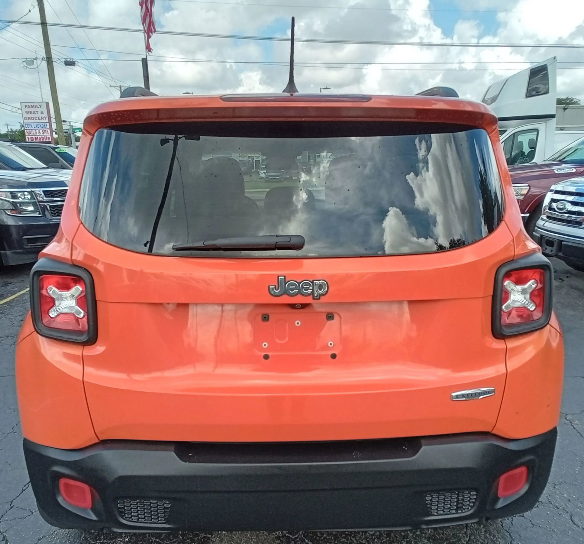 Used 2015 Jeep Renegade Latitude w/ Popular Equipment Group FWD image 6