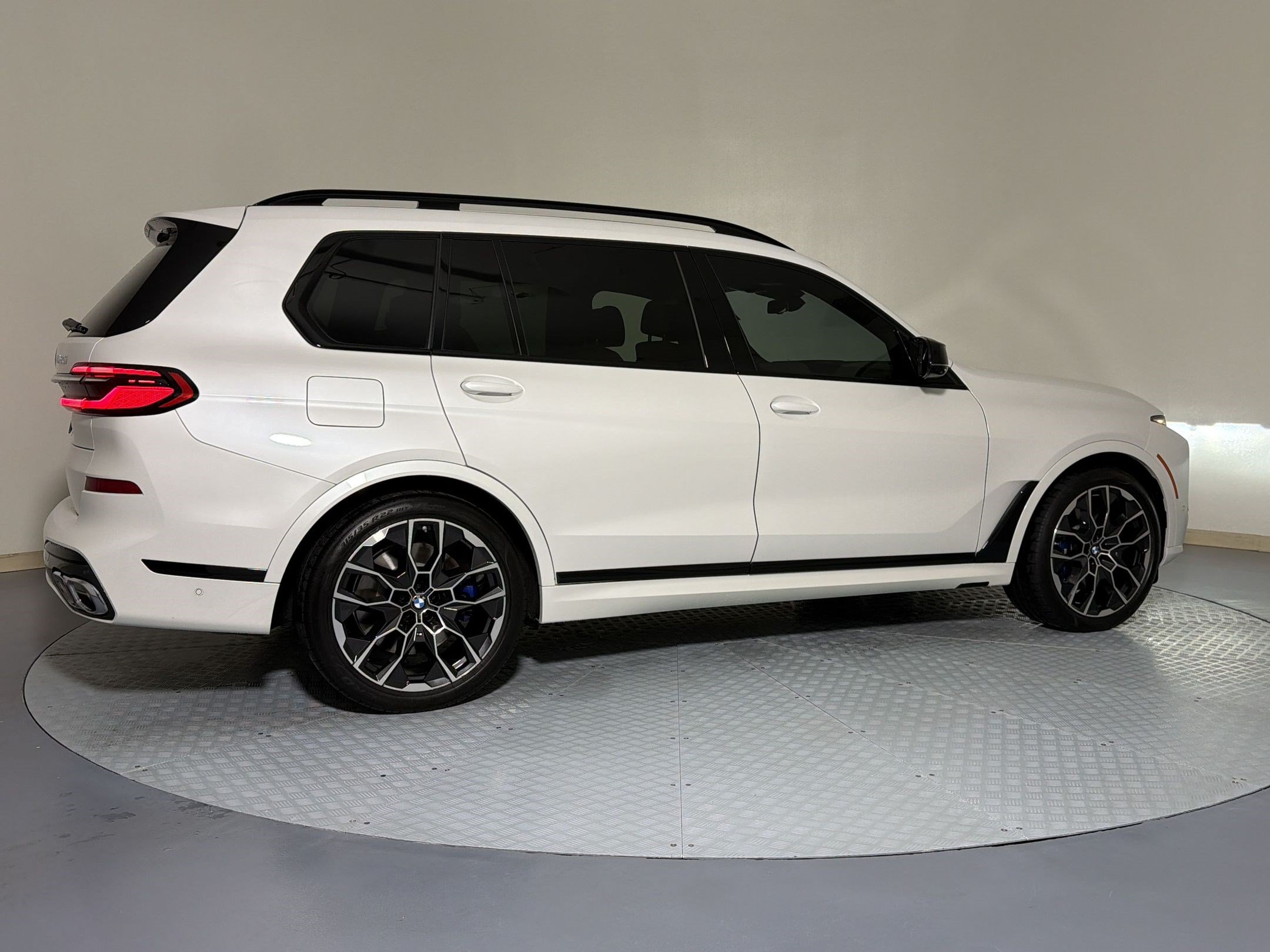 Used 2025 BMW X7 M60i w/ Executive Package AWD/4WD image 7