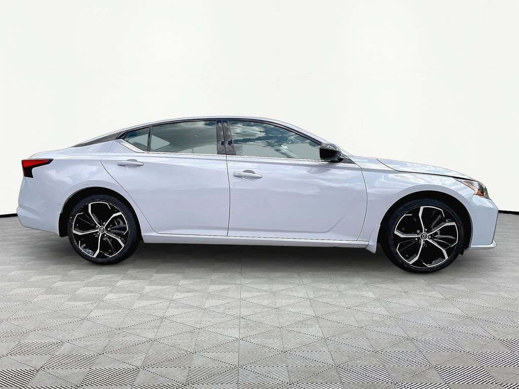 Certified 2024 Nissan Altima 2.5 SR w/ SR Premium Package FWD image 5