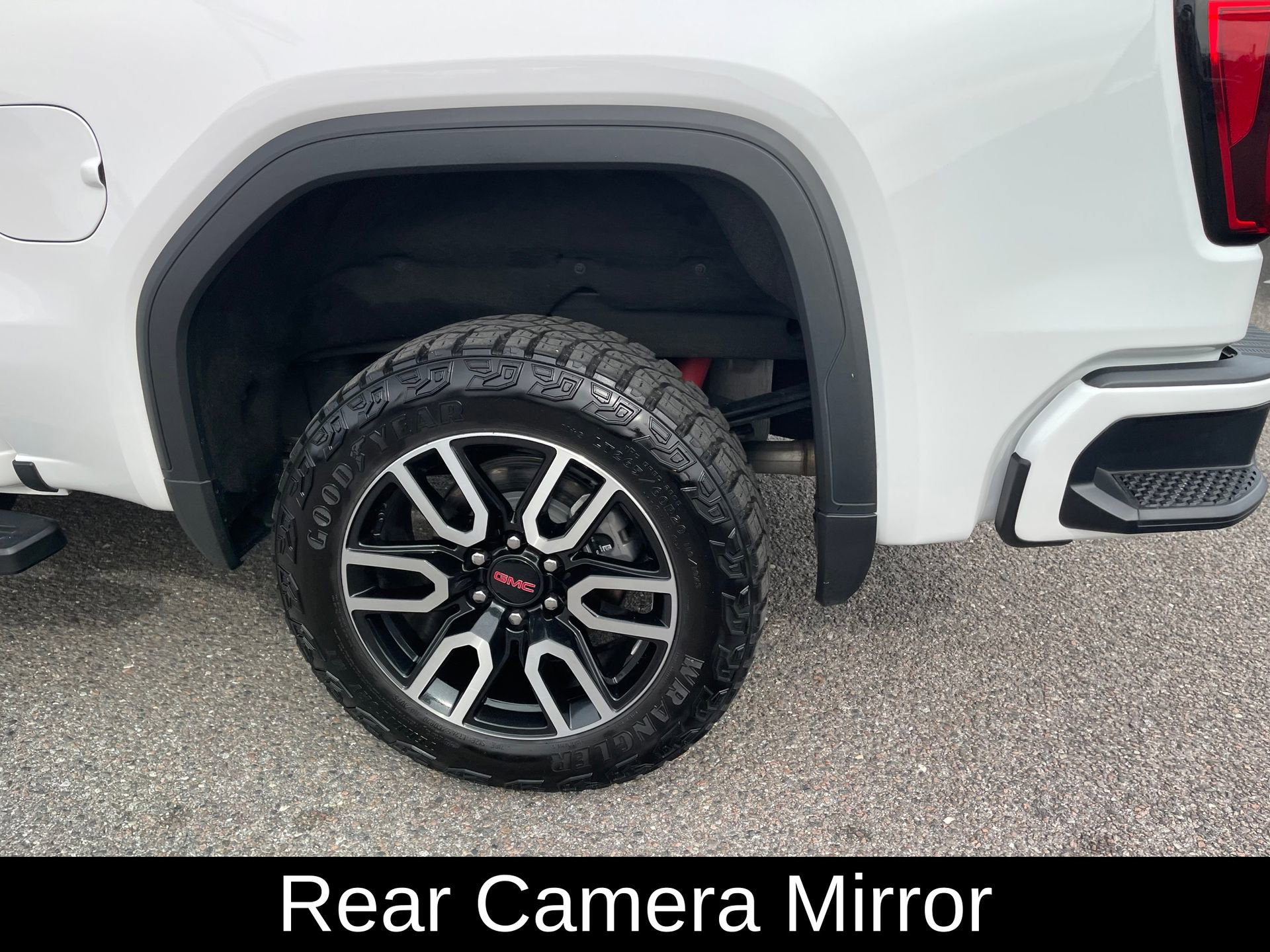 Used 2024 GMC Sierra 1500 AT4 w/ Technology Package image 9