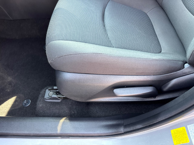 Used 2022 Toyota RAV4 LE AWD/4WD image 9