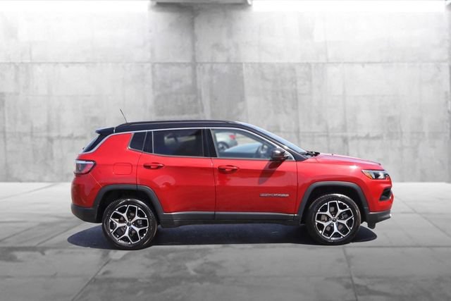 Used 2025 Jeep Compass Limited AWD/4WD image 5