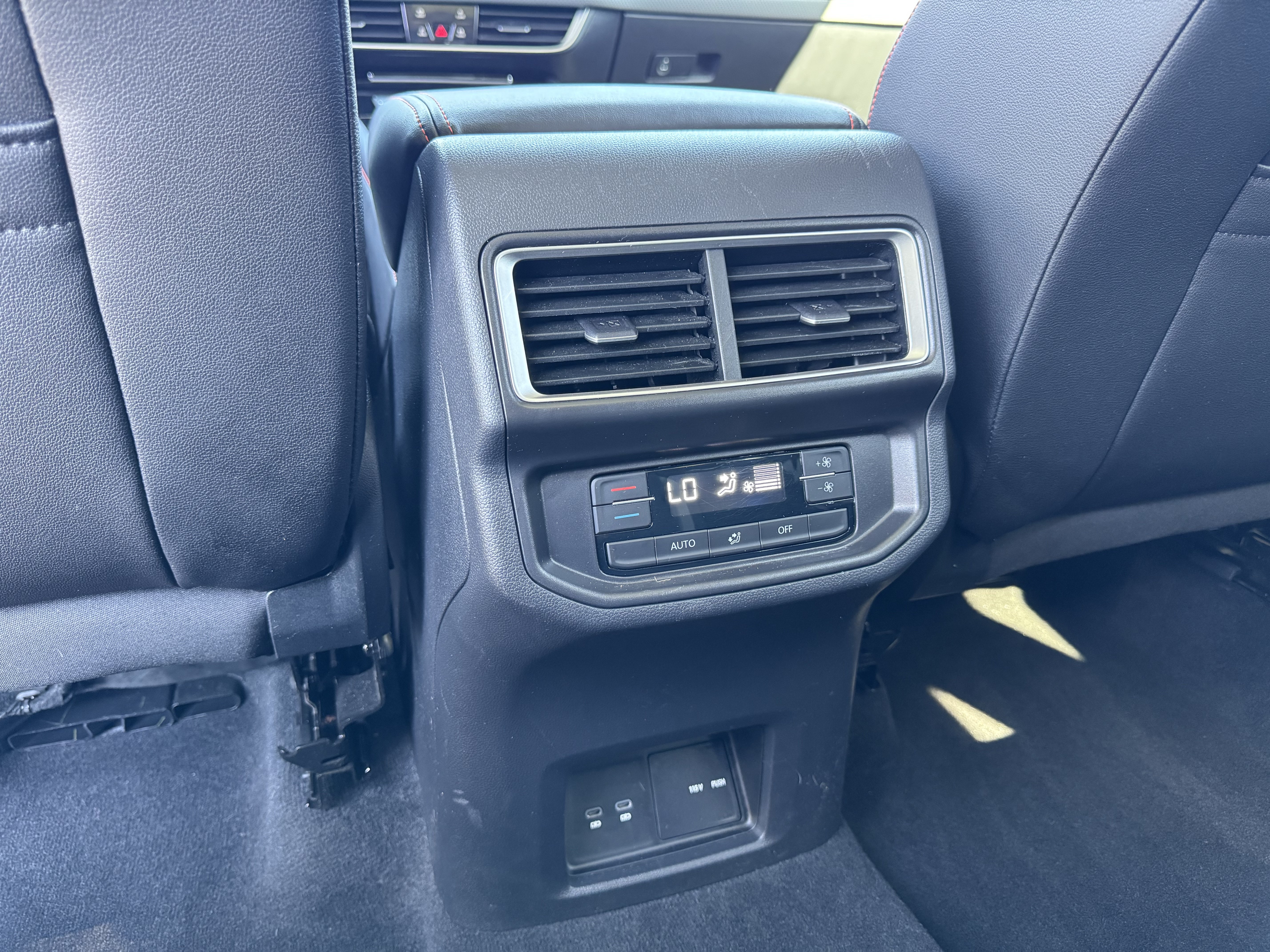 Used 2026 Volkswagen Atlas Peak Edition AWD/4WD image 33