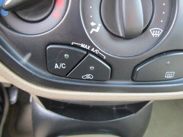 Used 2005 Ford Focus SE image 37