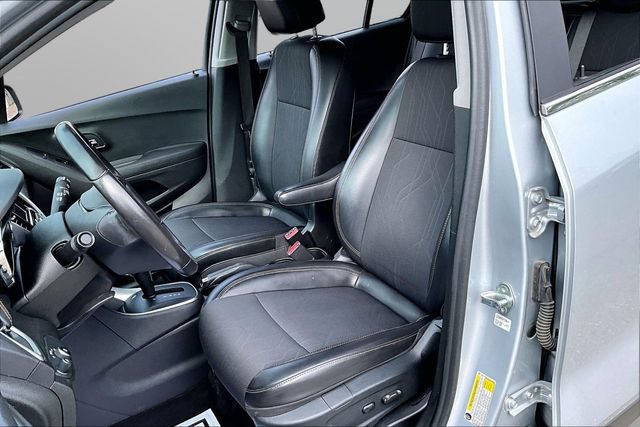 Used 2020 Chevrolet Trax LT w/ LT Convenience Package AWD/4WD image 25