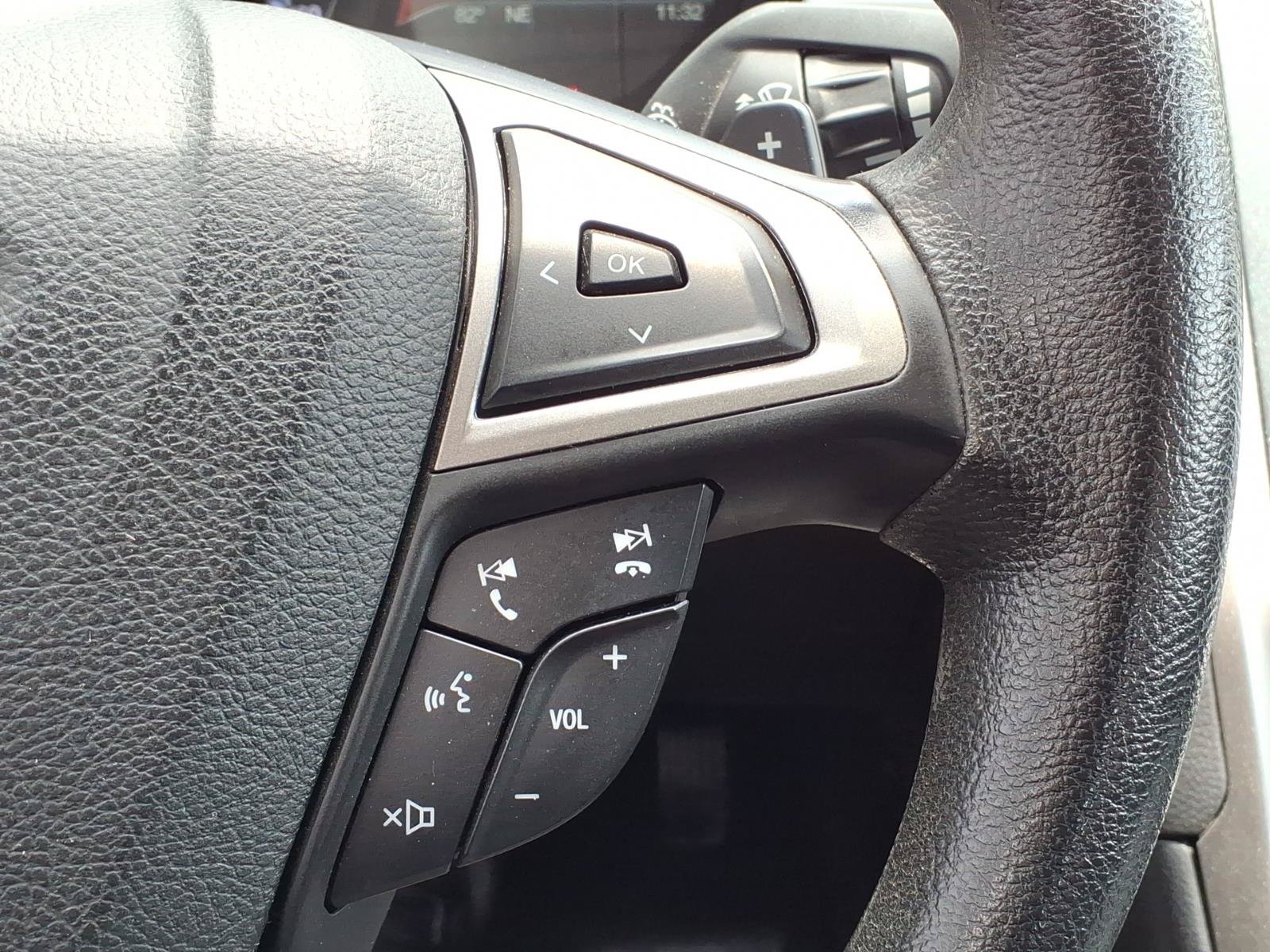 Used 2018 Ford Fusion SE w/ Fusion SE Technology Package FWD image 19