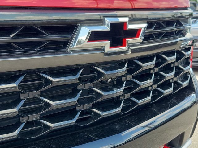Used 2023 Chevrolet Silverado 1500 ZR2 w/ Technology Package AWD/4WD image 7