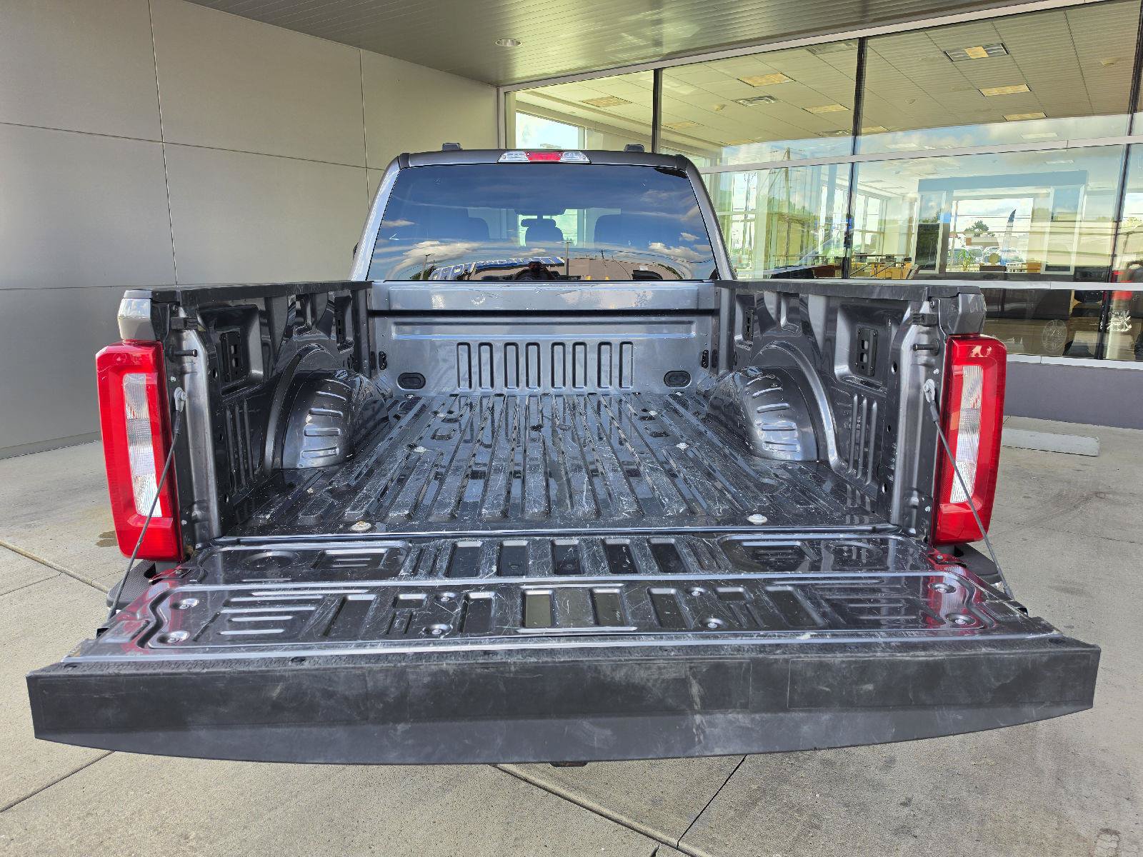 Used 2025 Ford F250 XLT AWD/4WD image 4