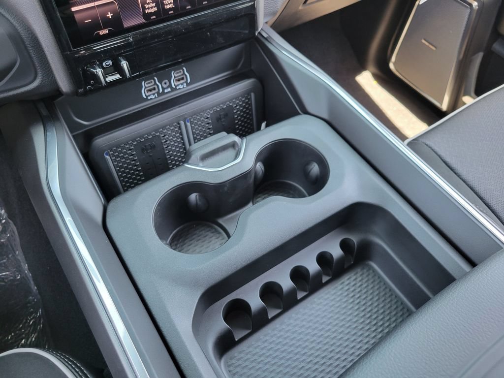 New 2026 RAM 2500 Laramie AWD/4WD image 13