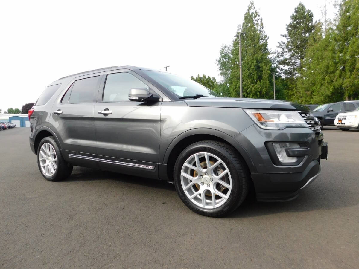 Used 2017 Ford Explorer Limited image 1