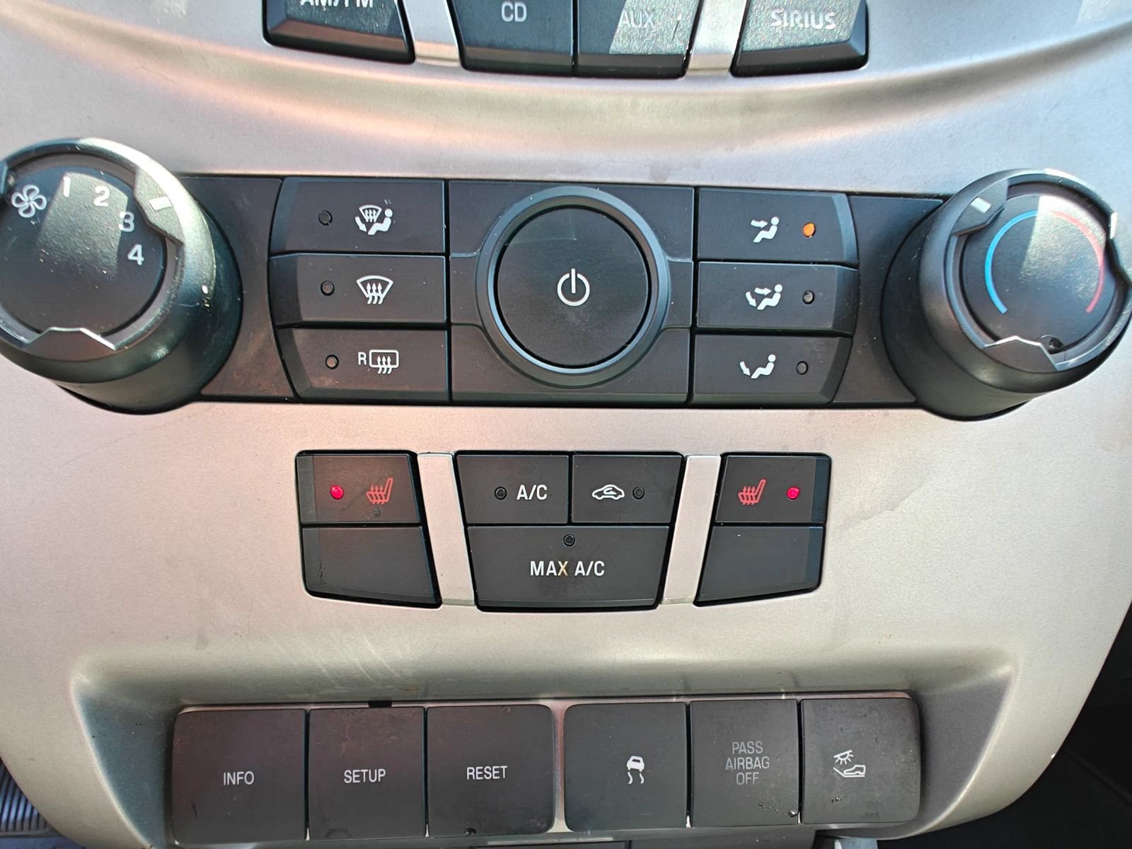 Used 2010 Ford Focus SEL FWD image 13