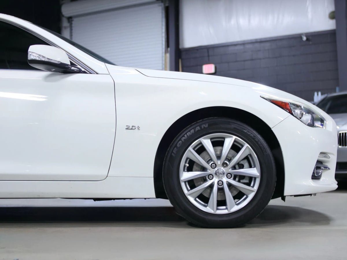 Used 2017 INFINITI Q50 2.0t w/ Moonroof Package RWD image 9