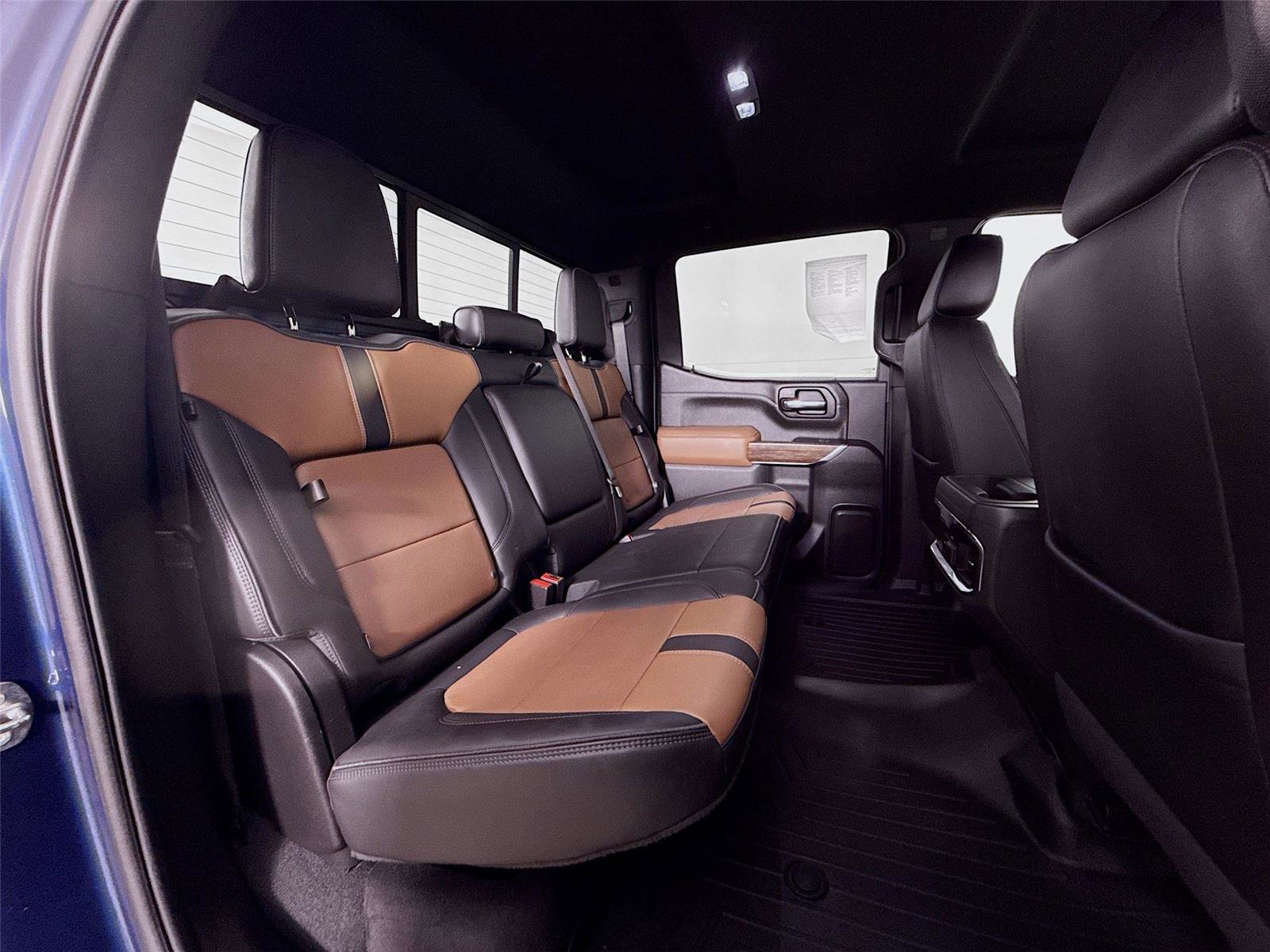 Used 2022 Chevrolet Silverado 1500 High Country w/ Technology Package image 28