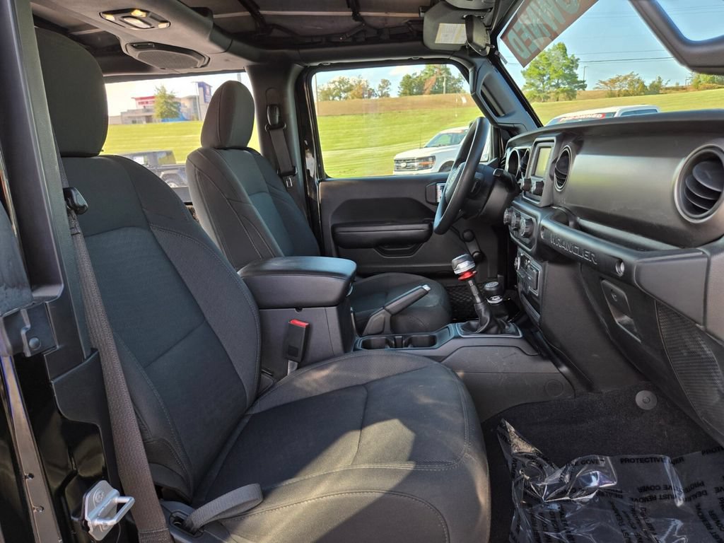 Used 2019 Jeep Wrangler Sport AWD/4WD image 16
