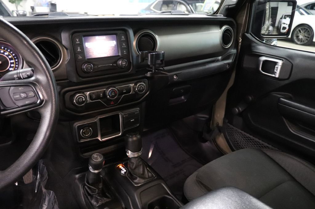 Used 2020 Jeep Gladiator Sport image 29