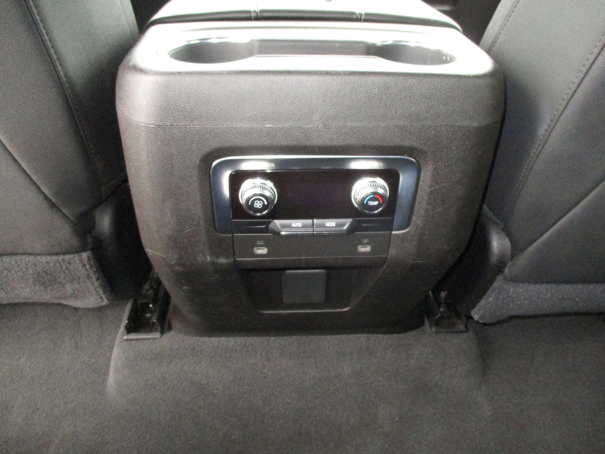 Used 2021 GMC Yukon SLT image 37