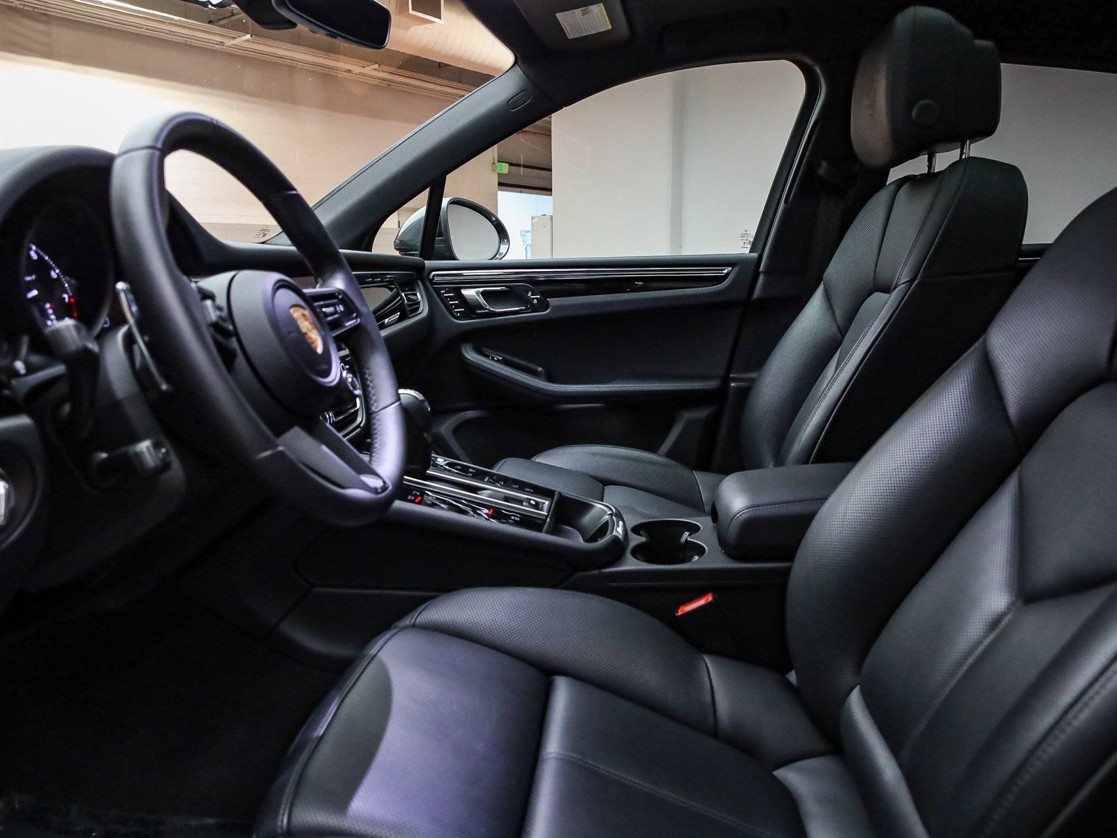 Certified 2025 Porsche Macan Turbo AWD/4WD image 22