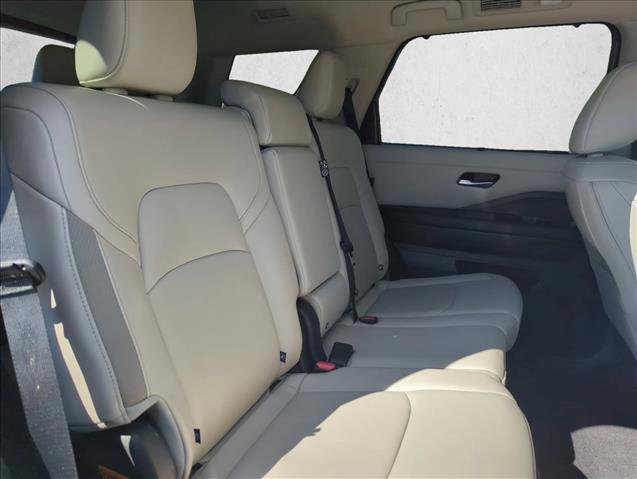 Used 2025 Nissan Pathfinder SL image 25