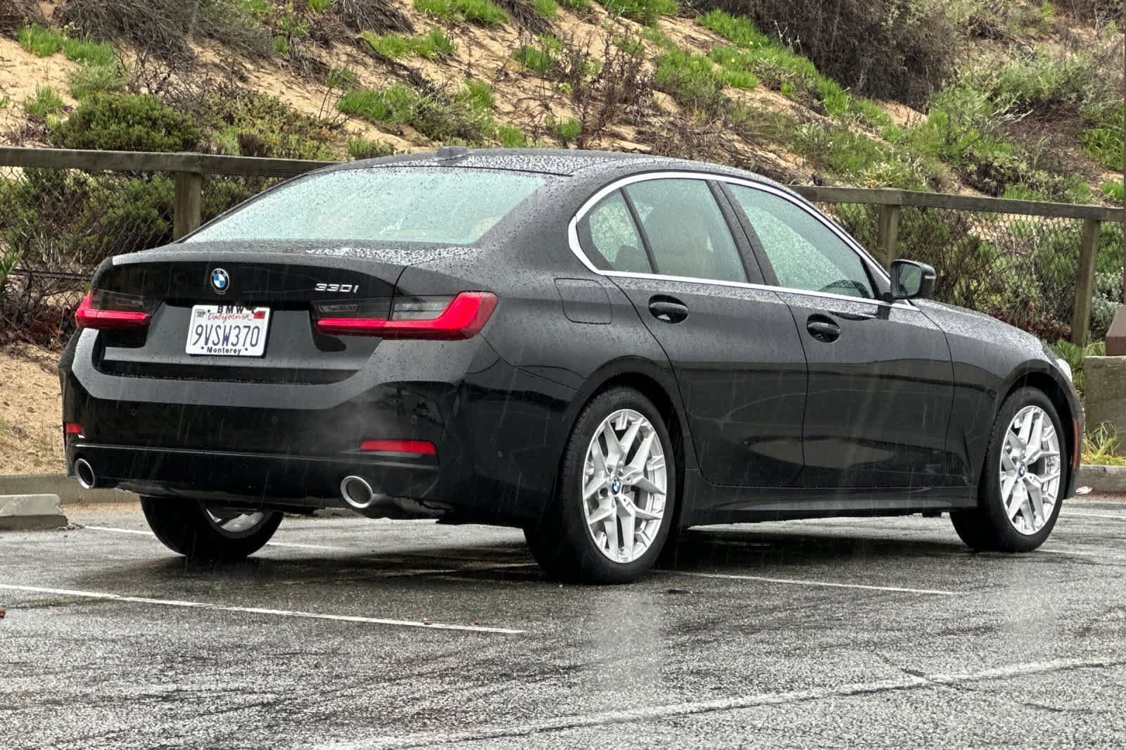 Used 2025 BMW 330i Sedan w/ Premium Package RWD image 2
