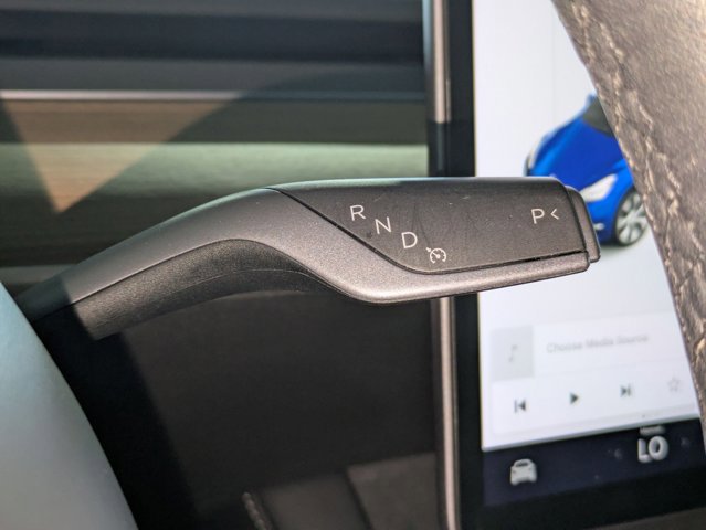 Used 2021 Tesla Model Y Long Range image 12