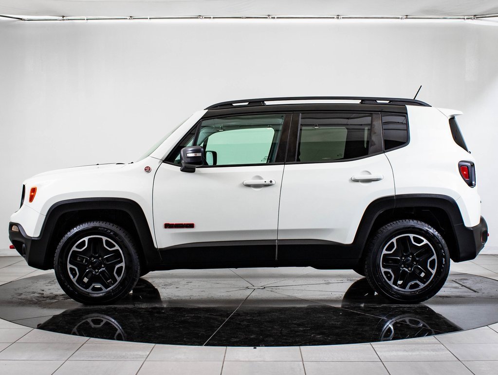 Used 2016 Jeep Renegade Trailhawk w/ Premium Trailhawk Package image 12
