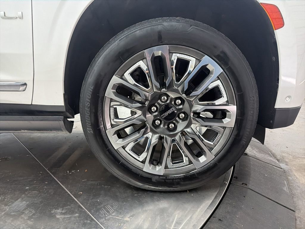 Used 2023 GMC Yukon Denali Ultimate image 9