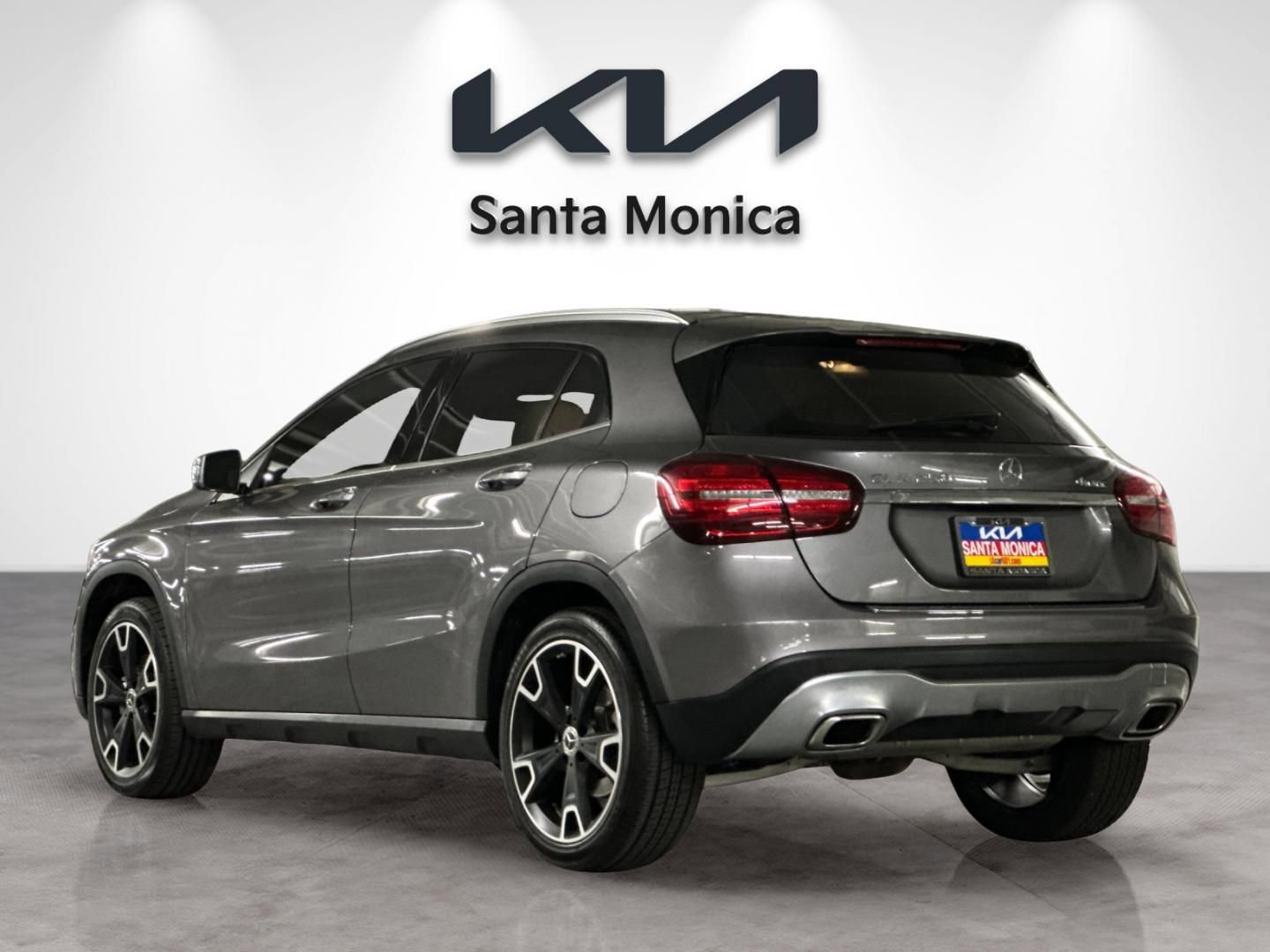 Used 2019 Mercedes-Benz GLA 250 4MATIC w/ Premium Package image 4