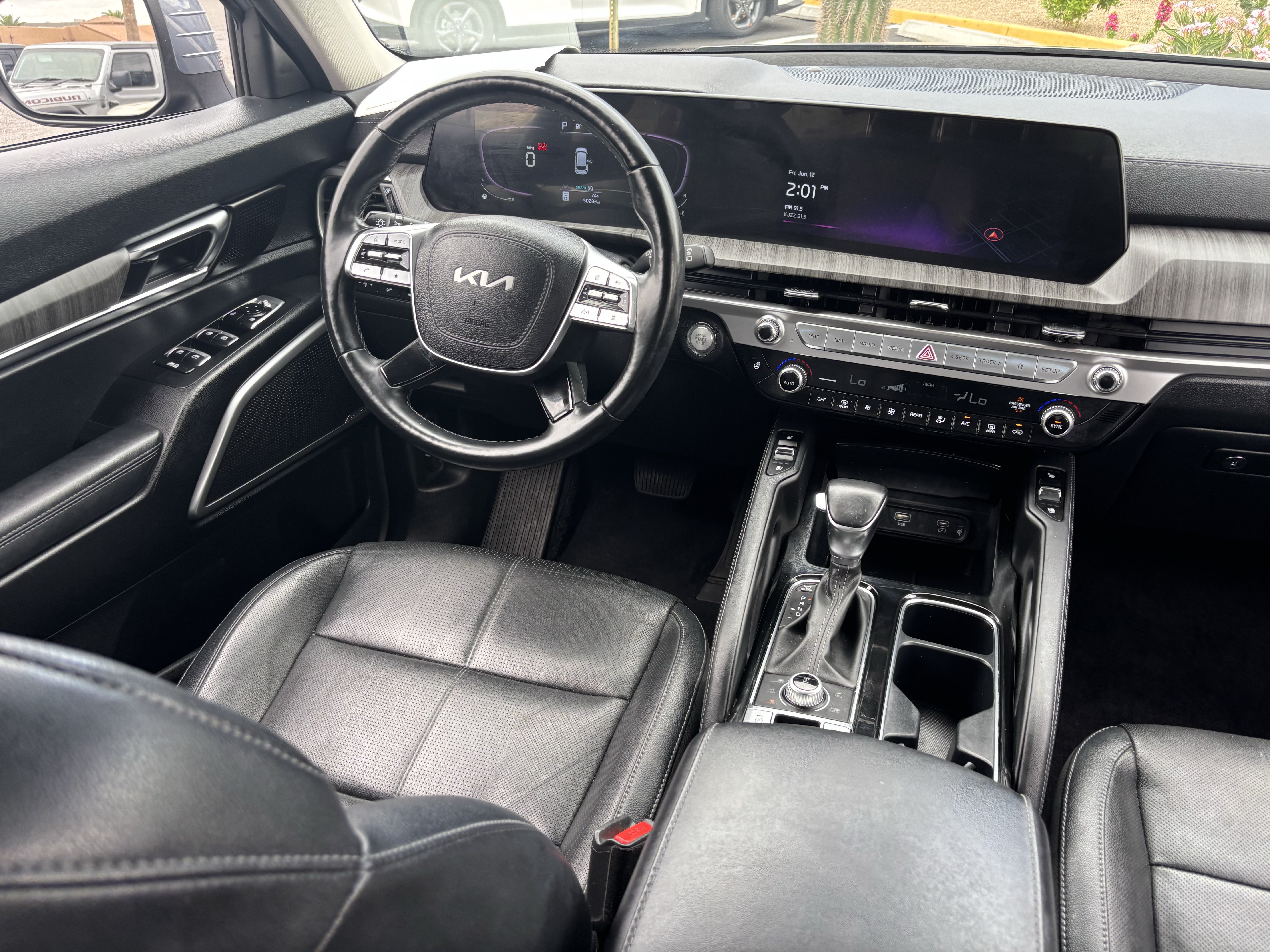 Used 2023 Kia Telluride EX w/ EX Captain's Chair Package AWD/4WD image 12