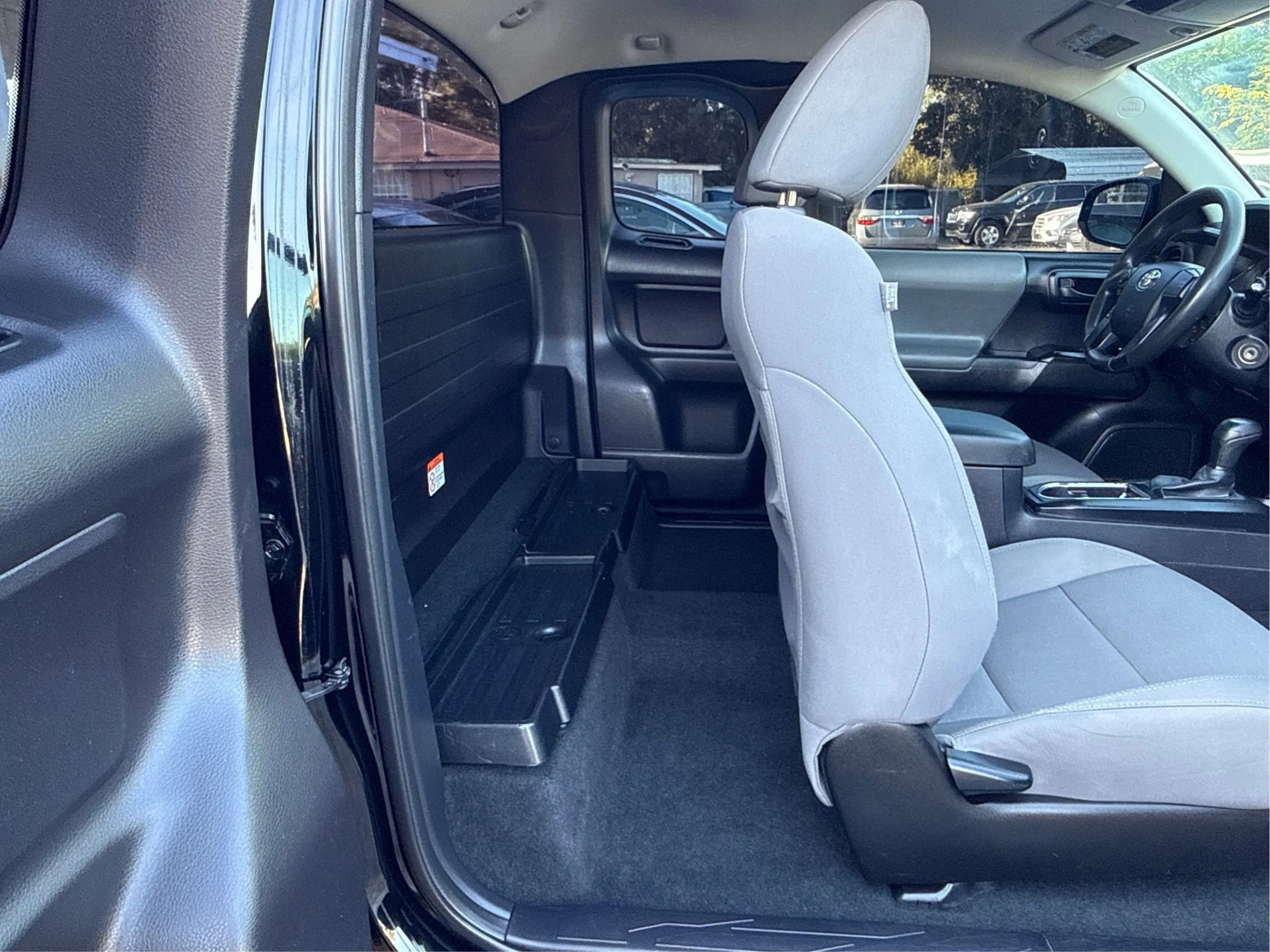 Used 2017 Toyota Tacoma SR image 24