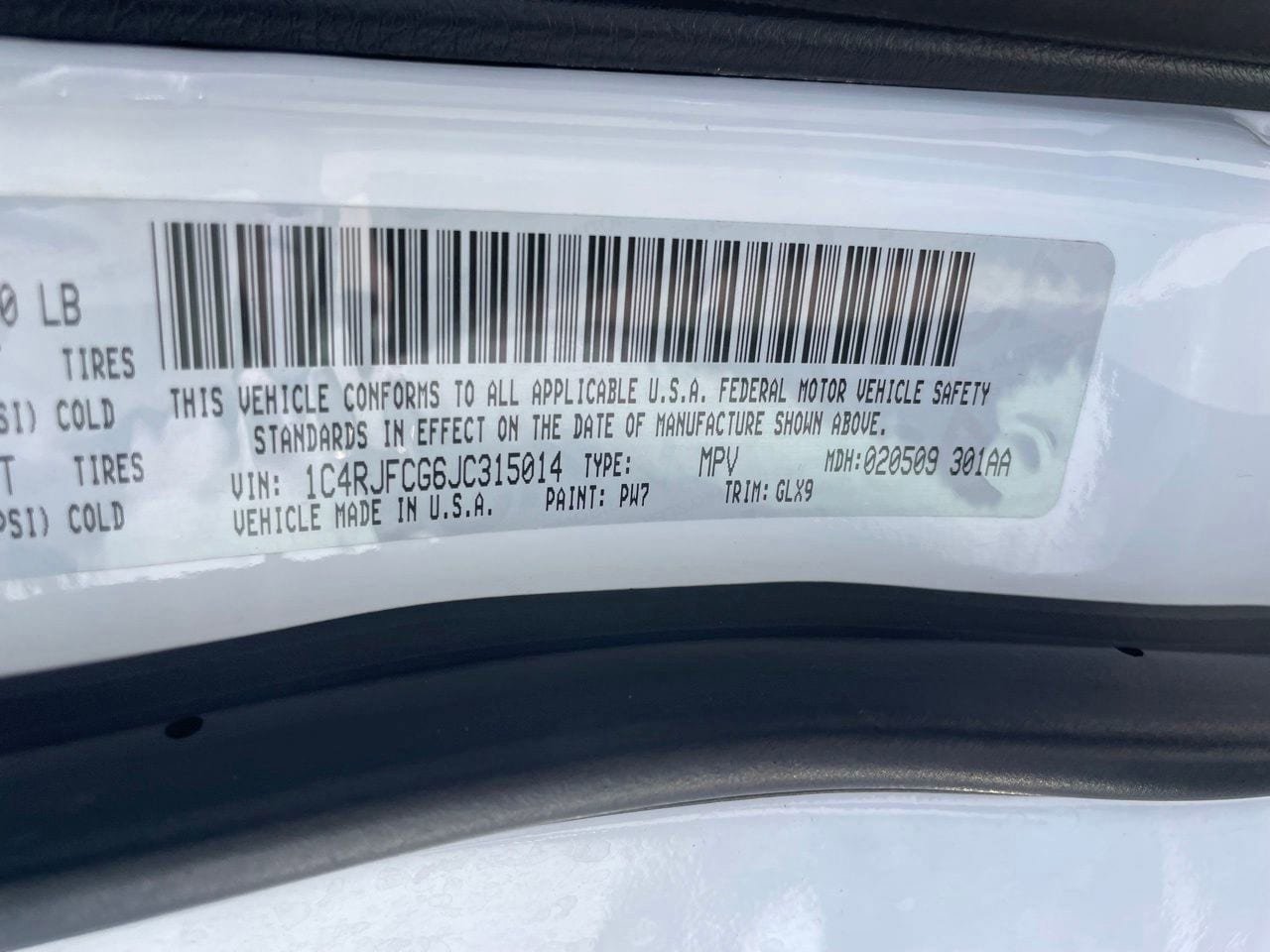 Used 2018 Jeep Grand Cherokee Overland AWD/4WD image 12