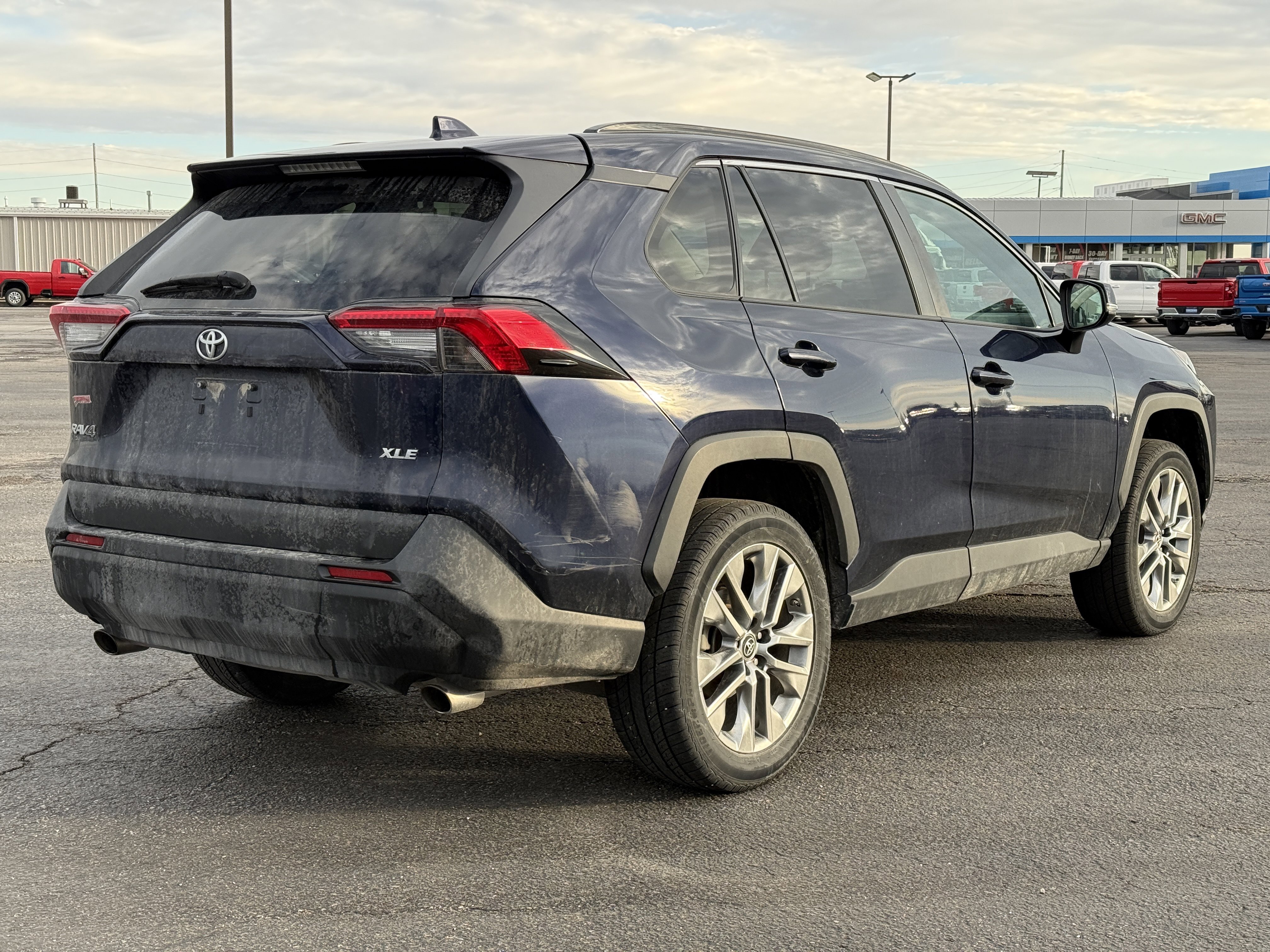 Used 2019 Toyota RAV4 XLE Premium image 3