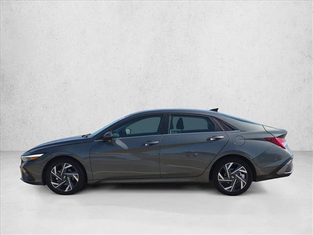 Used 2025 Hyundai Elantra Limited FWD image 9