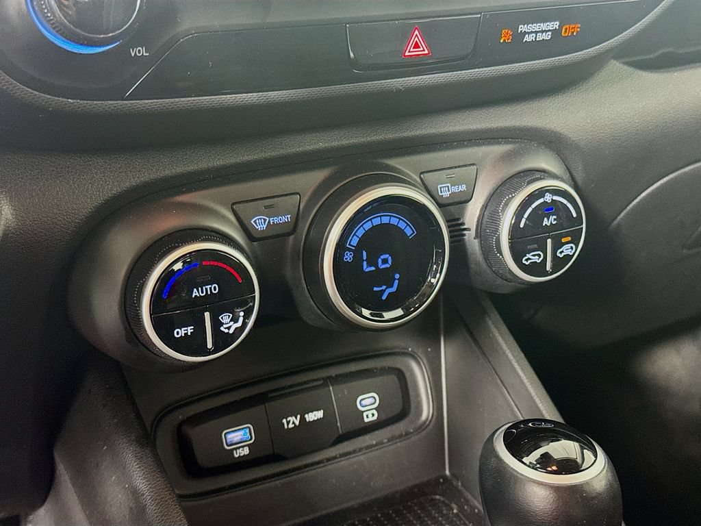 Certified 2025 Hyundai Venue SEL FWD image 15