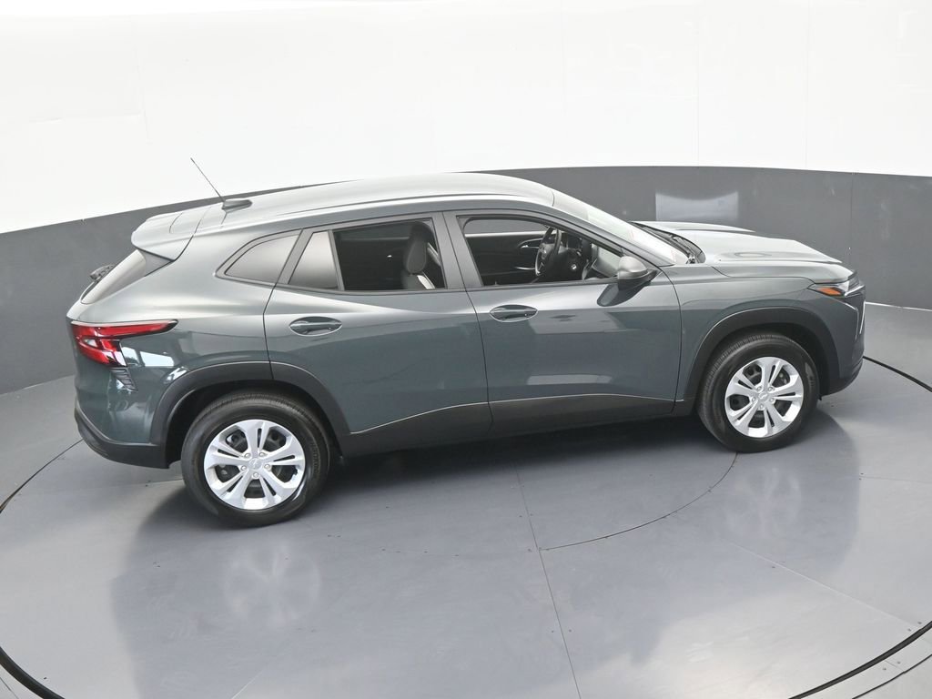 Used 2025 Chevrolet Trax LS FWD image 50
