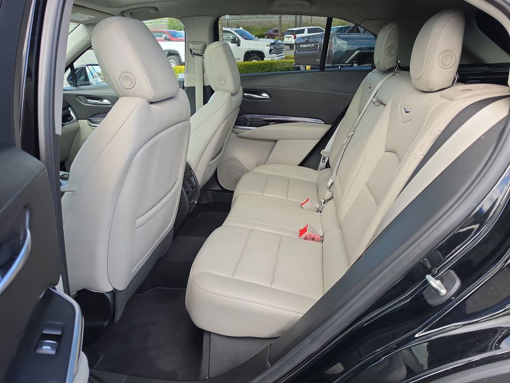 Certified 2021 Cadillac XT4 Luxury w/ Cold Weather Package image 27