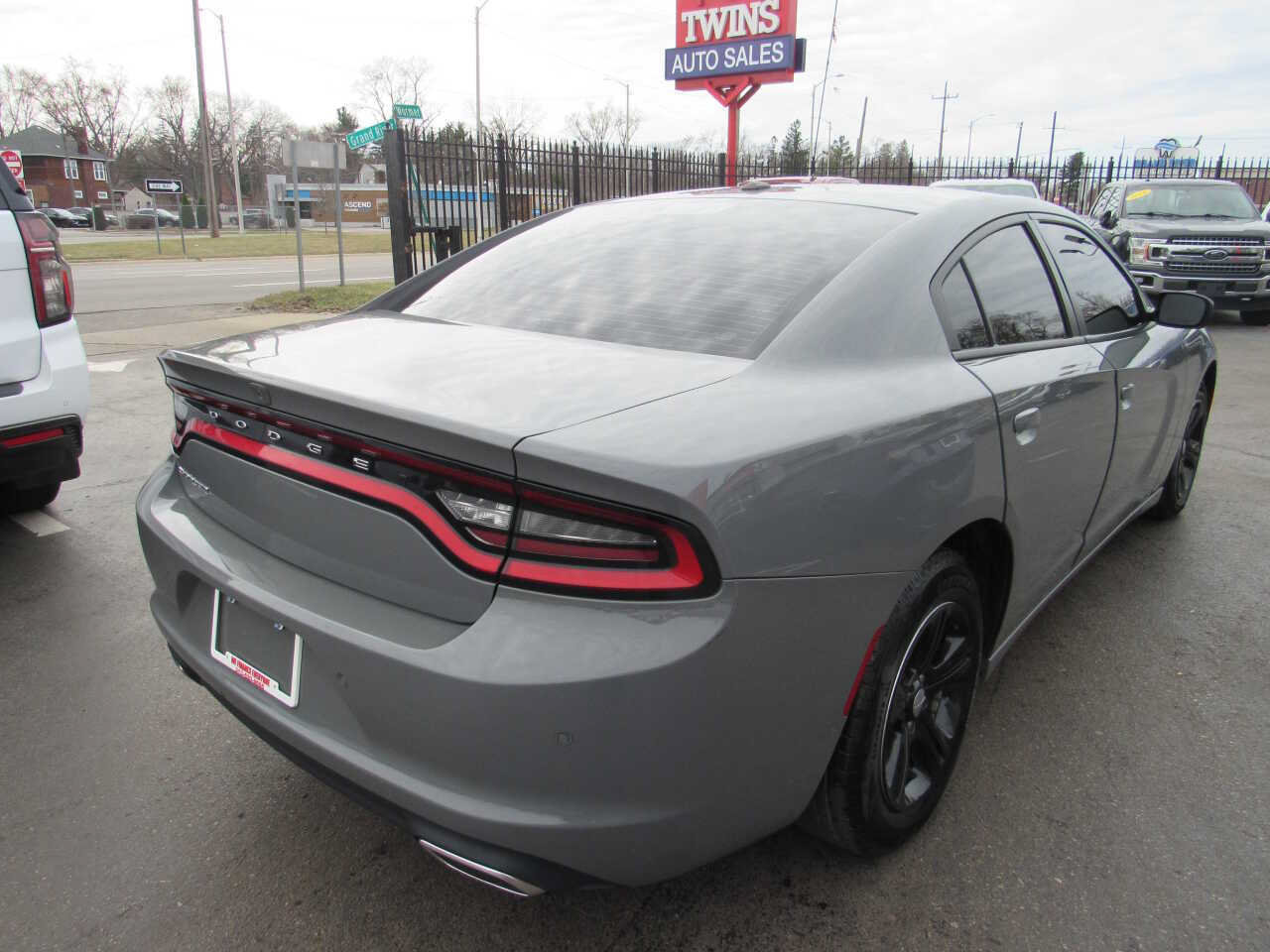 Used 2019 Dodge Charger SXT RWD image 5