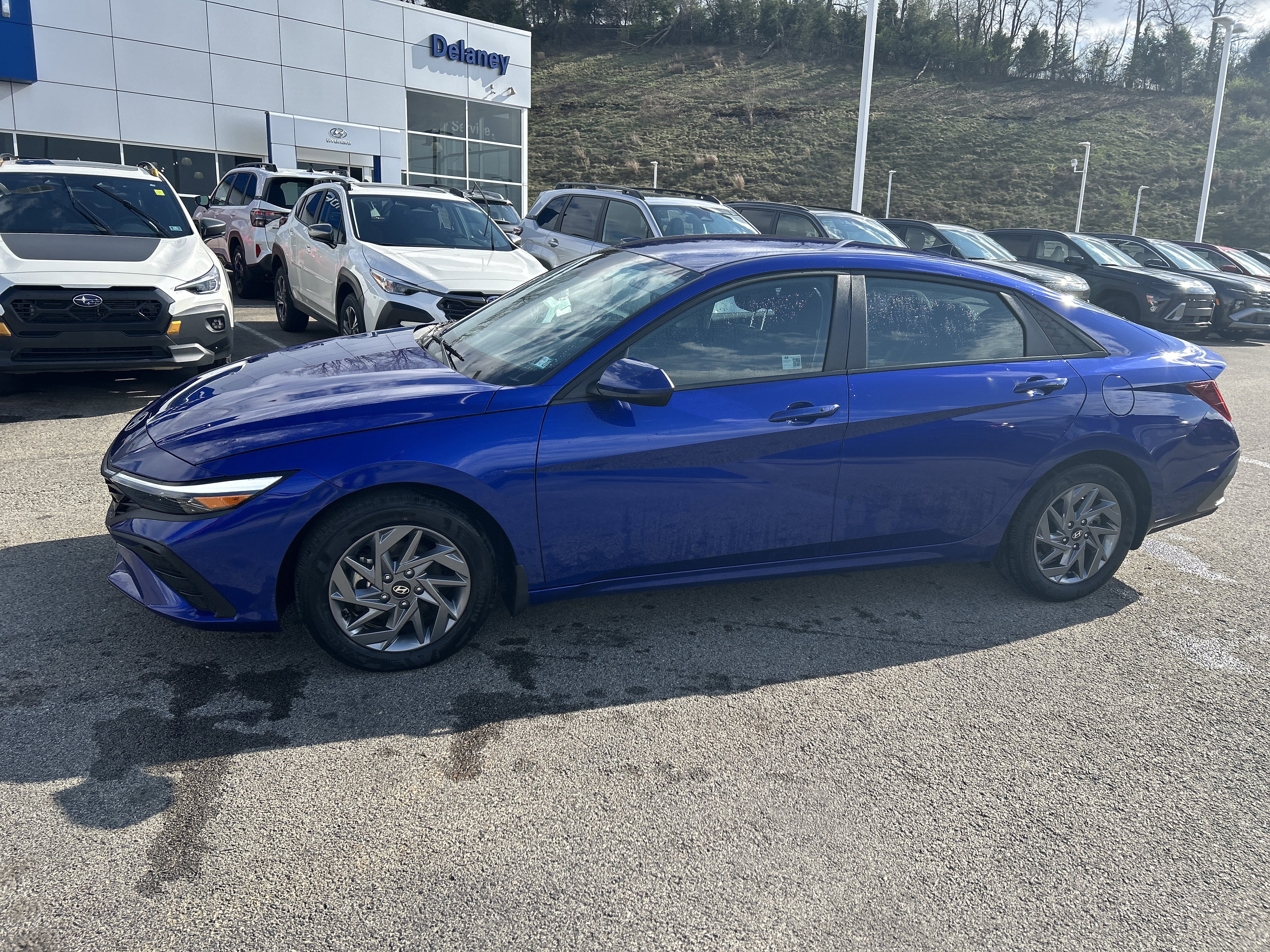 Used 2025 Hyundai Elantra Blue image 19
