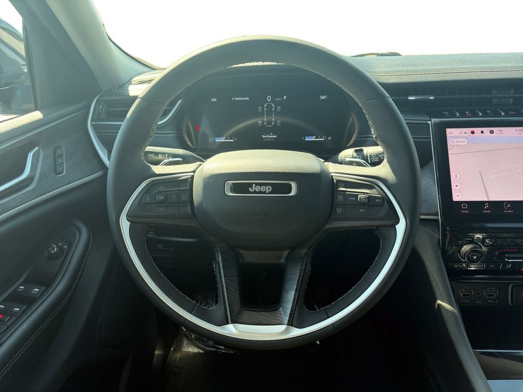 Used 2023 Jeep Grand Cherokee L Limited RWD image 13