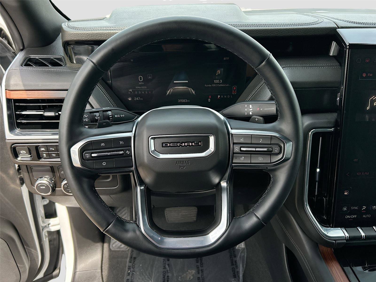Used 2025 GMC Yukon Denali RWD image 11