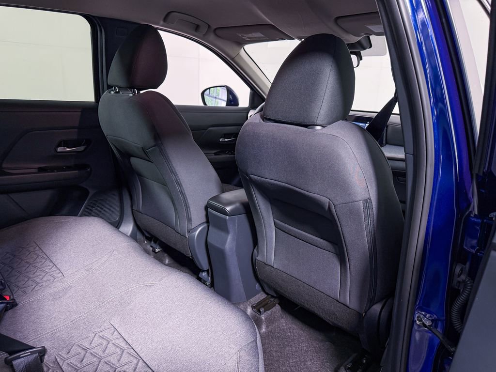 Certified 2025 Nissan Kicks SV AWD/4WD image 38
