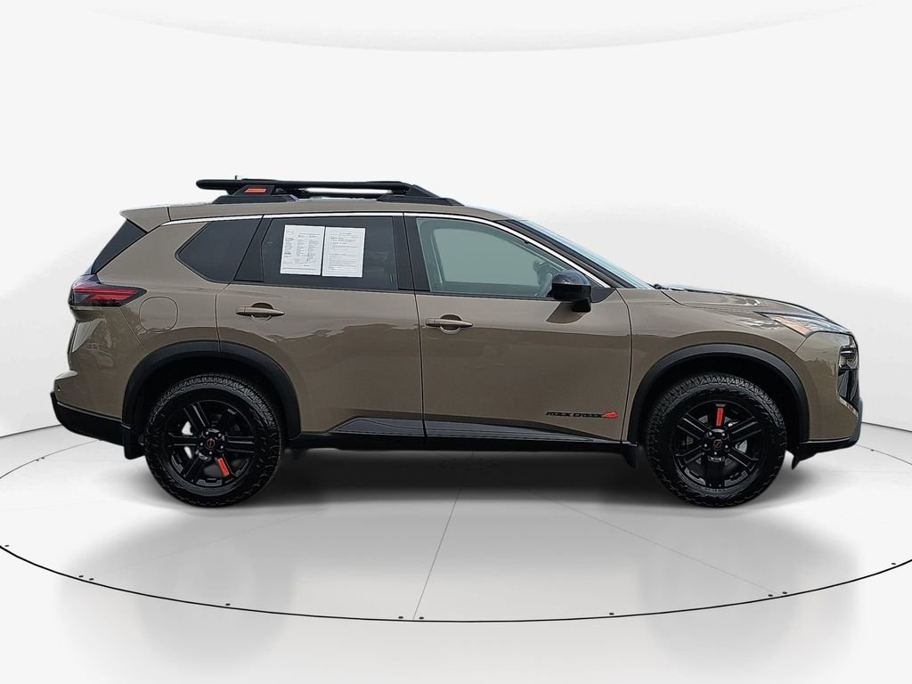 Used 2025 Nissan Rogue SV image 4