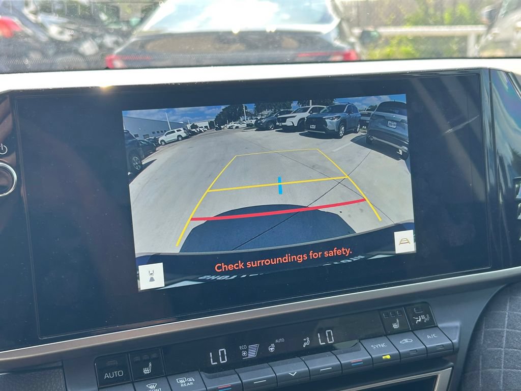 Used 2025 Toyota Camry XLE FWD image 32