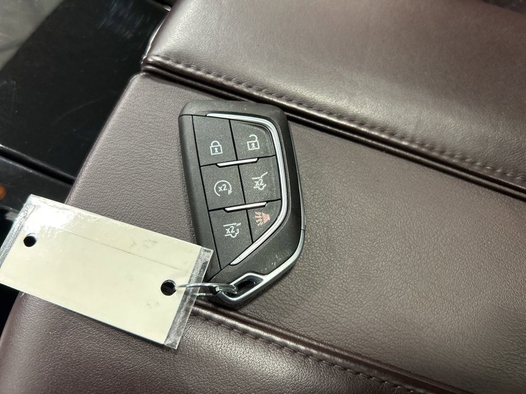 Used 2021 Cadillac Escalade Sport Platinum w/ LPO, ONYX Package image 28