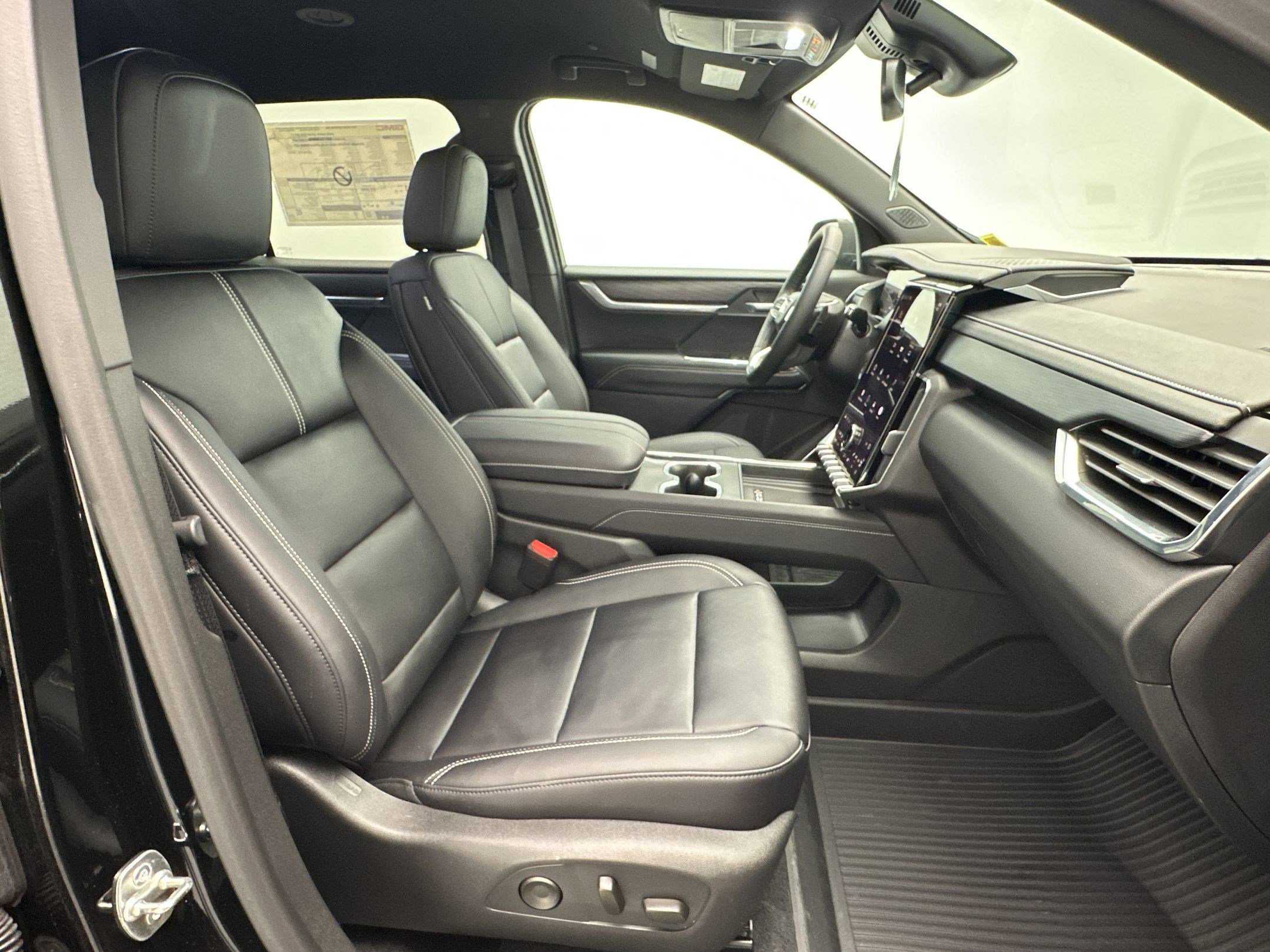 Used 2025 GMC Acadia Elevation w/ Elevation Premium Package image 29