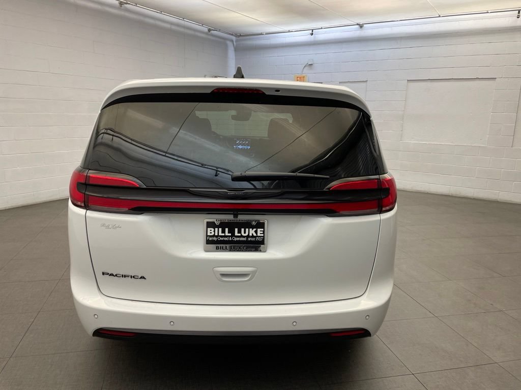 New 2026 Chrysler Pacifica Select FWD image 4