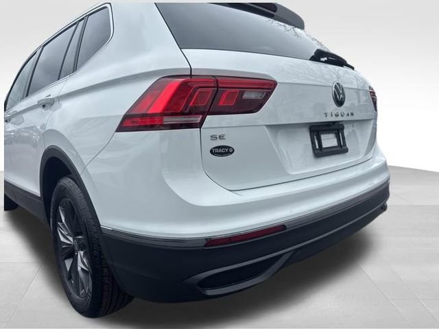 Certified 2024 Volkswagen Tiguan SE image 6