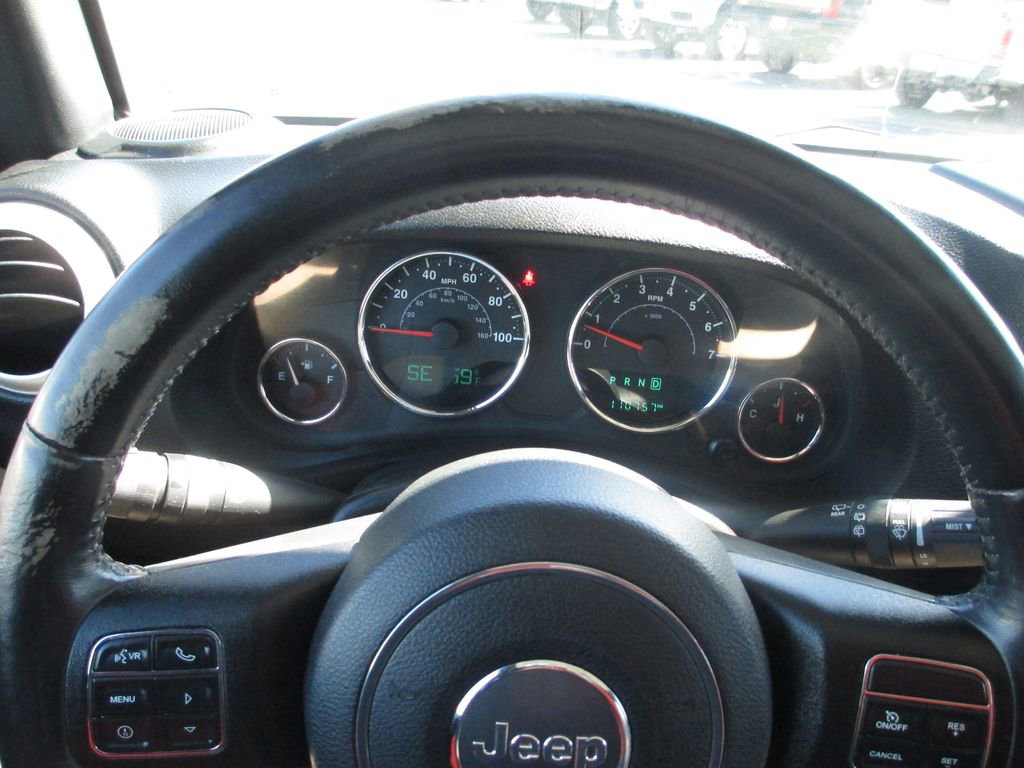 Used 2016 Jeep Wrangler Unlimited Sahara w/ Connectivity Group image 22